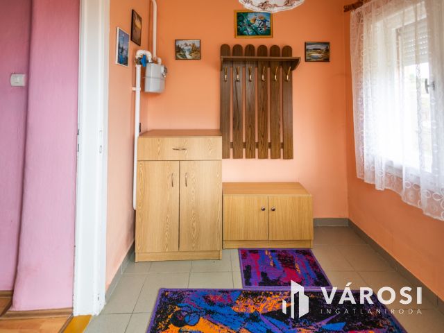 Folyóparti ház egy lakás áráért