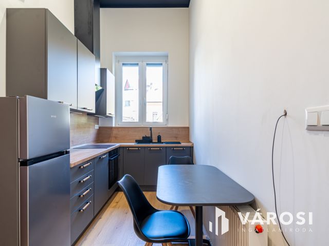 Kétlakásos ingatlan a Reök-palotával szemben!