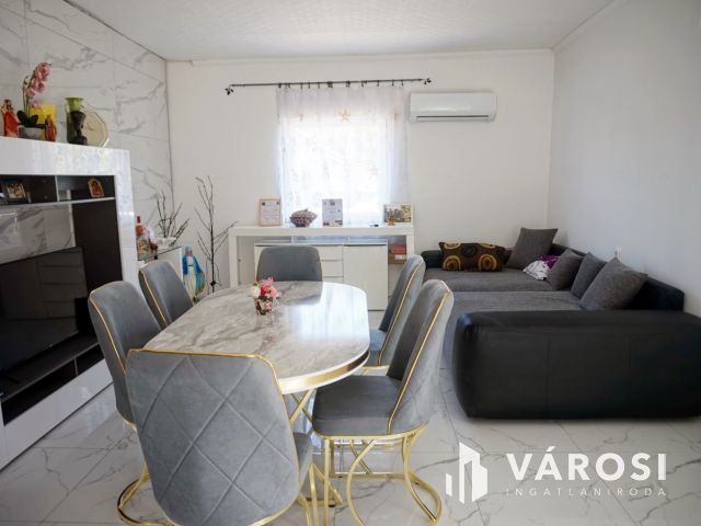 Igényesen felújított tégla ház!