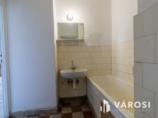 2 szobás felújítandó lakás a Szerémi soron!