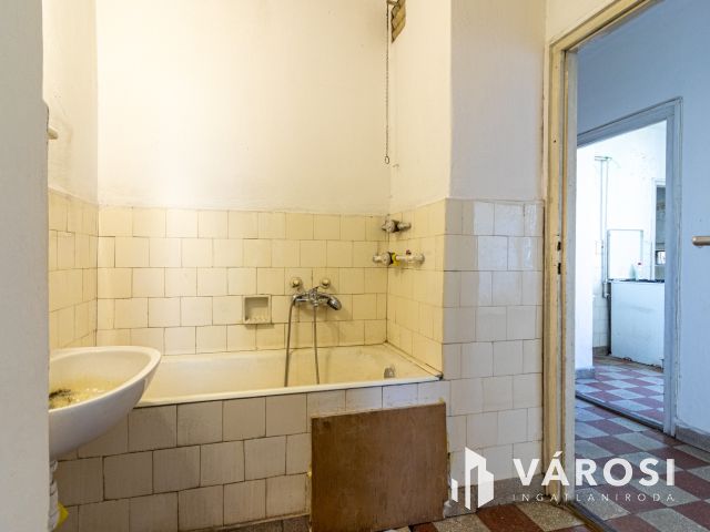 2 szobás felújítandó lakás a Szerémi soron!