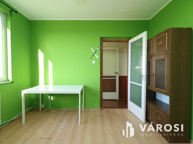 Eladó 55 m²-es, napfényes, erkélyes panel lakás Békésen