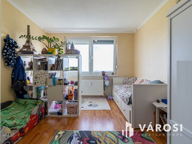 47 + 4,5 m2-es jó állapotú lakás a Zsókavár utcában!