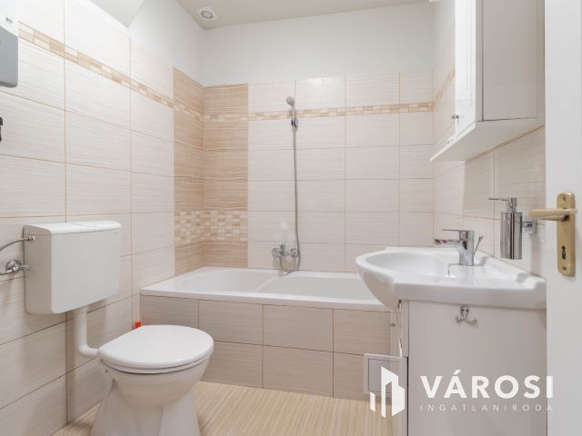 Nyugati közeli, felújított, földszinti, 36 m2-es iroda kiadó