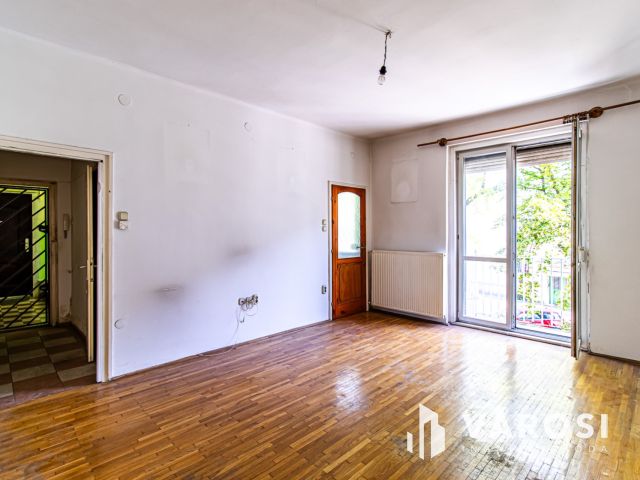 Erkélyes, 1. emeleti garzonlakás (30m²) M3 metróvonalon