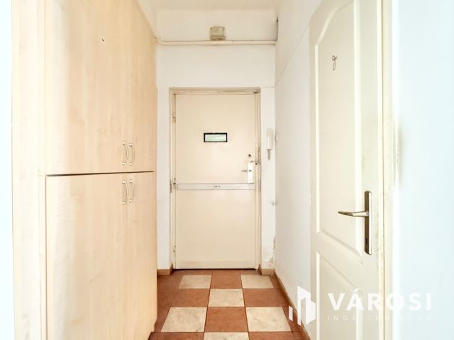 Erkélyes, 1. emeleti garzonlakás (30m²) M3 metróvonalon