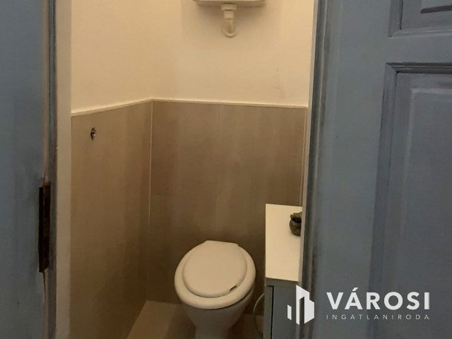 Felújított 3 szobás lakás a Váci Mihály utcában