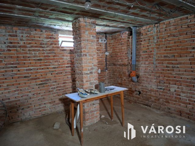 Felújított nyaraló csendes zsákutcában