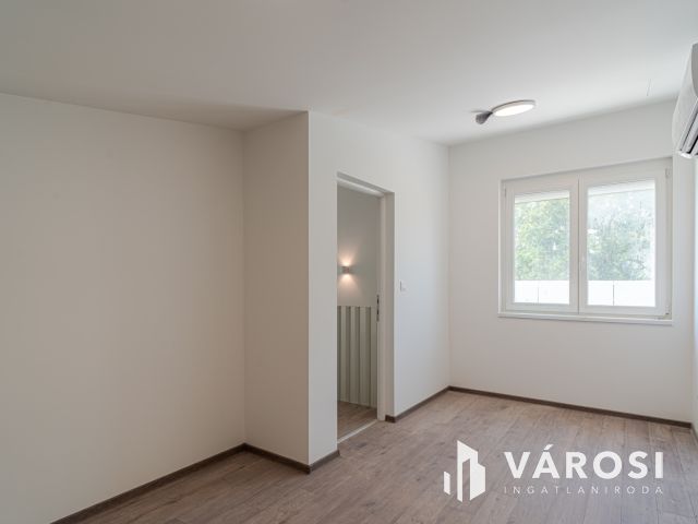 Ultramodern családi ház nem kicsi tetőterasszal