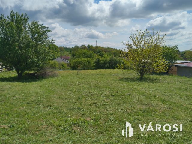Ritka lehetőség Tinnyén – 859 m²-es telek