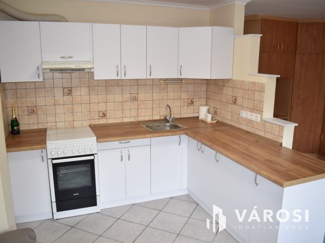 KIADÓ 64 M²-ES, KÉTSZINTES LAKÁS GYULA BELVÁROSÁBAN!